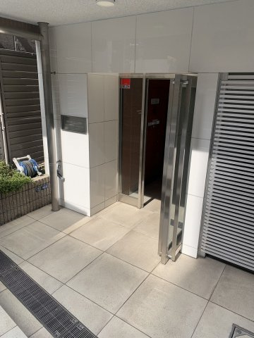 PREMIUM CUBE日本橋浜町のエントランス