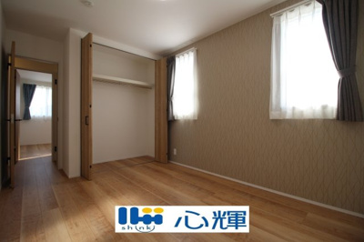 【洋室】 | オーヴィジョンホーム西小串（２号地） | 住まう方でカスタマイズして頂けるシンプルなデザインの内装。ご自身で素敵な空間を創り上げられます。