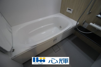 【浴室】 | オーヴィジョンホーム西小串（２号地） | 疲れを癒す場所にふさわしい快適で清潔な空間で、心も体もオフになるリラックスタイムをお楽しみ下さい。