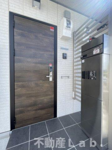 パーシモンハイツのエントランス|反転タイプの写真です。