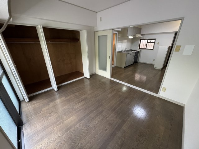 シャトー柴原の洋室