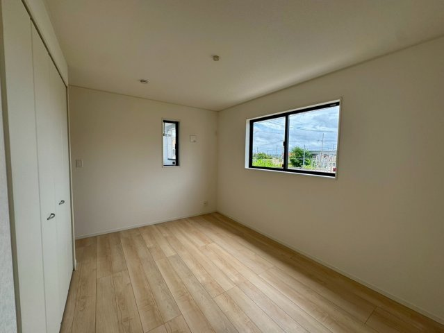 クレイドルガーデン金武町屋嘉 第2・２号棟の洋室|二面採光の２階主寝室7.2帖