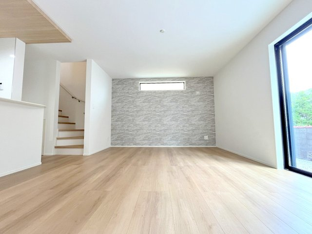 福生市福生全2棟　新築分譲の居間・リビング|2025年撮影