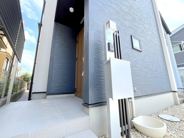 福生市福生全2棟　新築分譲の玄関|2025年撮影