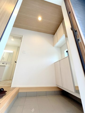 福生市福生全2棟　新築分譲の玄関|2025年撮影