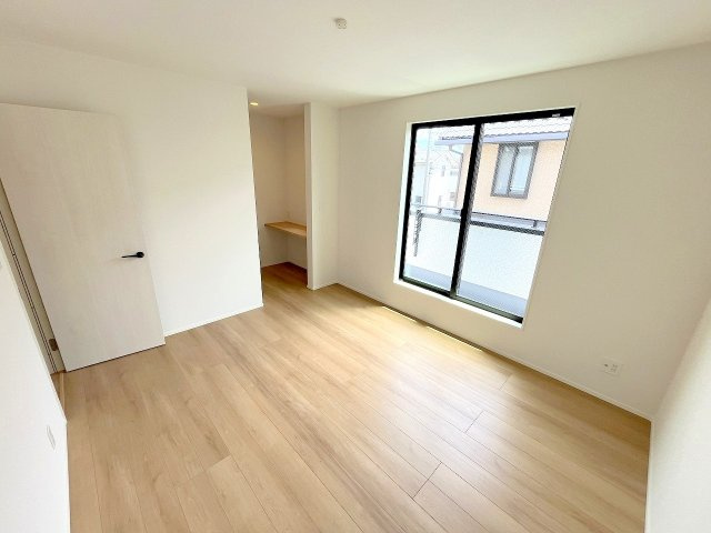 福生市福生全2棟　新築分譲の洋室|2025年撮影