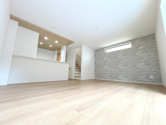 福生市福生全2棟　新築分譲の居間・リビング|2025年撮影