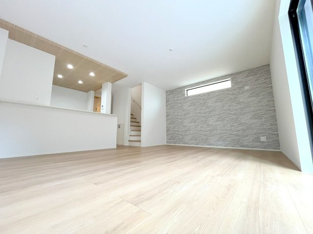 福生市福生全2棟　新築分譲の居間・リビング|2025年撮影