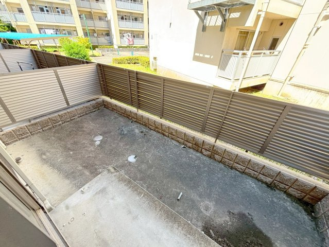 シャルマン井高野のバルコニー