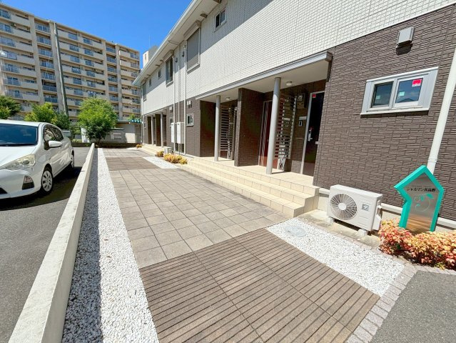 シャルマン井高野のエントランス