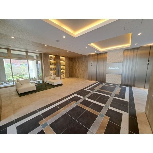 スプランディッド福島WESTのロビー