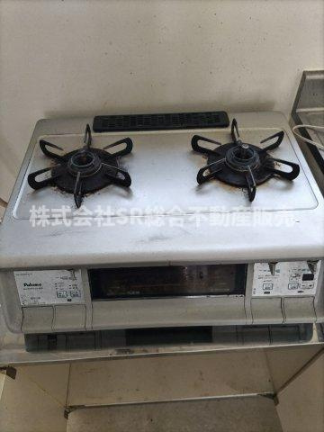 太平寺２丁目中古テラスハウスのキッチン|２口コンロ、グリル付きのキッチンです