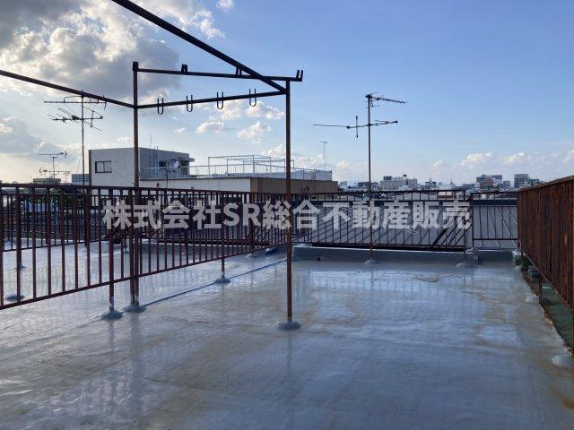 太平寺２丁目中古テラスハウスのバルコニー|屋上です！天気のいい日は洗濯物が乾きやすく、とても気持ちよくお過ごしいただけます♪　