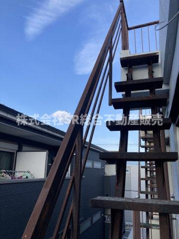 太平寺２丁目中古テラスハウスの設備|屋上へと続く階段です