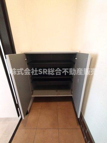 太平寺２丁目中古テラスハウスの玄関|シューズボックスがあります