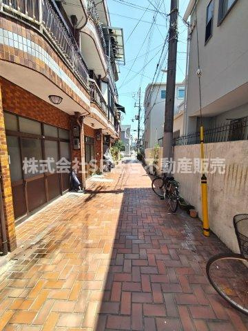 太平寺２丁目中古テラスハウスの前面道路含む現地写真|前面道路含む現地写真です