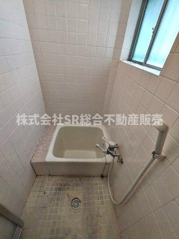 太平寺２丁目中古テラスハウスの浴室|お風呂には窓もあり、換気がバッチリとできます☆