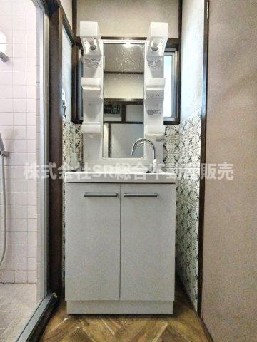 太平寺２丁目中古テラスハウスの独立洗面台|使いやすい独立洗面台です