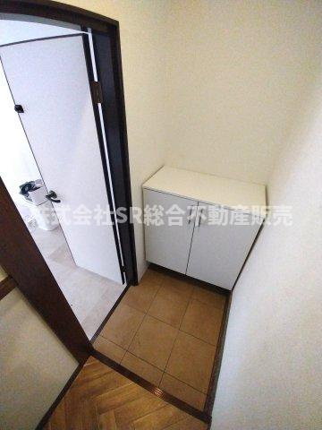 太平寺２丁目中古テラスハウスの玄関|玄関にはシューズボックスもございます！