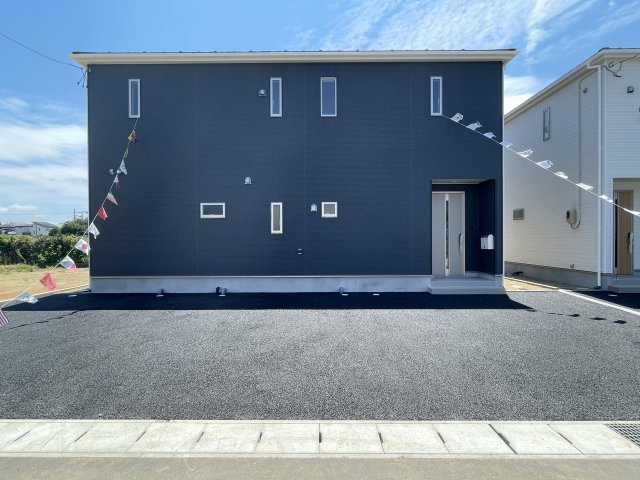 新築戸建　矢吹町東郷第2　Cradle Garden　全3棟の駐車場|カースペースは並列3台以上！