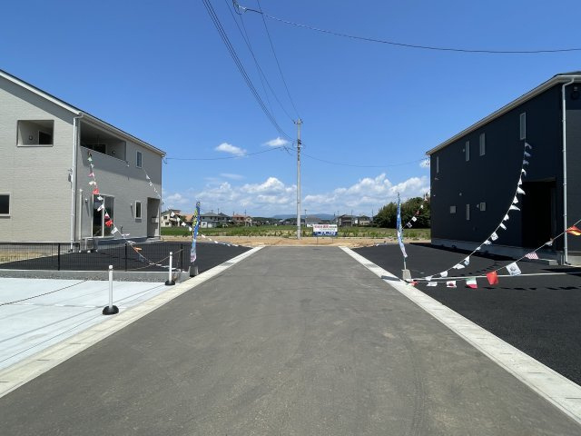 新築戸建　矢吹町東郷第2　Cradle Garden　全3棟の前面道路含む現地写真|近隣住民のみが使用する道路なので車通りも少なく落ち着きのある生活！