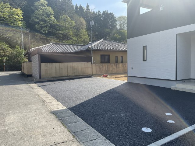 新築戸建　白河市泉田第1　Cradle Garden　全2棟の駐車場|来客があっても安心のカースペース♪並列駐車なのでお出かけに便利！