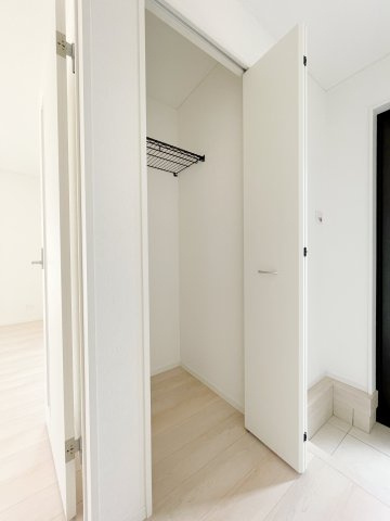 新築戸建・建売　大田原市浅香第8　Cradle Garden　全3棟の居間・リビング|陽当たり良好なリビングは家族団らんの温かな空間に♪会話の弾む対面キッチン付きです♪