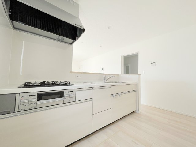 新築戸建・建売　大田原市浅香第8　Cradle Garden　全3棟の独立洗面台|廊下とリビングから移動ができる2WAY洗面室は家事動線が取りやすいと人気の間取りです！