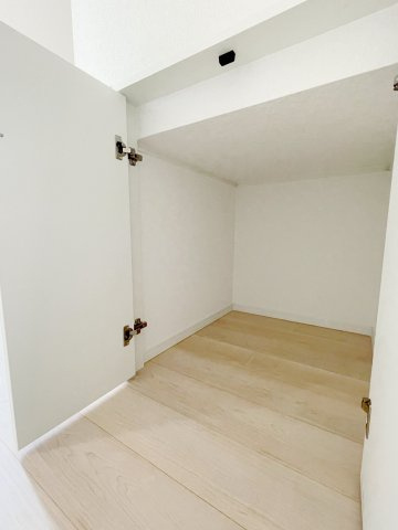 新築戸建・建売　大田原市浅香第8　Cradle Garden　全3棟の洋室|大きな窓が2面にあるので陽当たり良好で快適なプライベート空間に♪