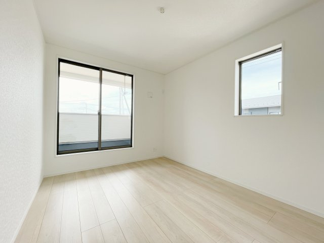 新築戸建・建売　大田原市浅香第8　Cradle Garden　全3棟のバルコニー|陽当たり良好なインナーバルコニー！急な天候不良にも慌てず洗濯物が取り込めます！