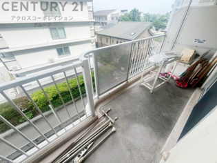 暖かな日差しのふりそそぐバルコニー