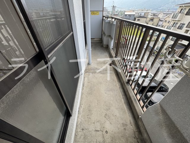 サンハイム南山本のバルコニー|外からの目が気にならないバルコニーで洗濯物が干せます