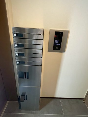 TRYCLE MEJIROのロビー|★オートロック付きのエントランス★