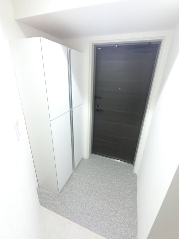 Alivis船橋Eastの玄関