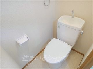 広島市安佐北区落合２丁目の賃貸マンションのトイレ|トイレ新品（暖房便座）