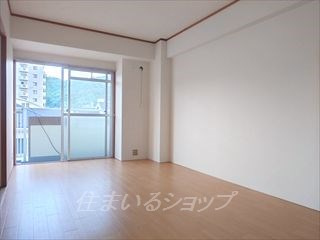 広島市安佐北区落合２丁目の賃貸マンションの居間・リビング