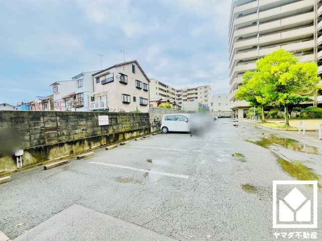 丹波橋日光ハイツの駐車場