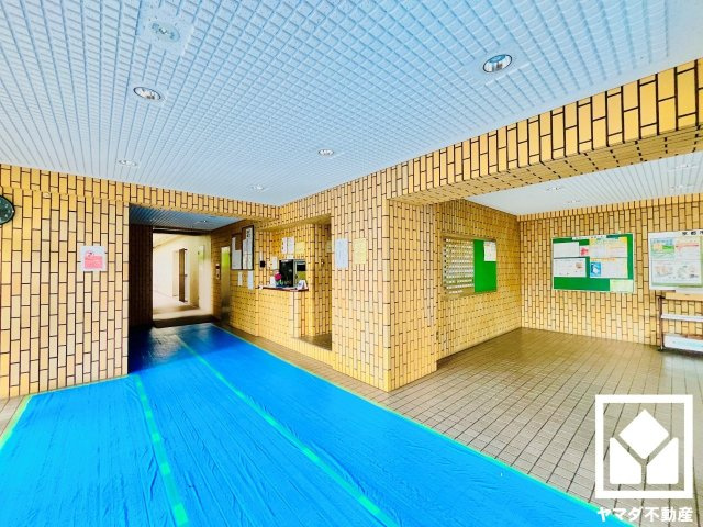 丹波橋日光ハイツのエントランス