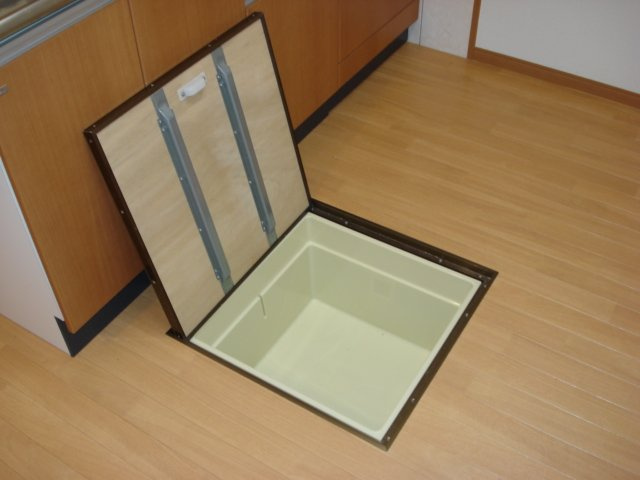 クレセントコートの収納|床下収納