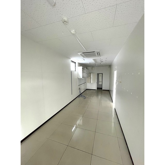 西荘本荘店舗の内装