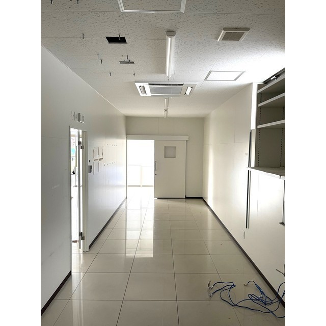 西荘本荘店舗の内装