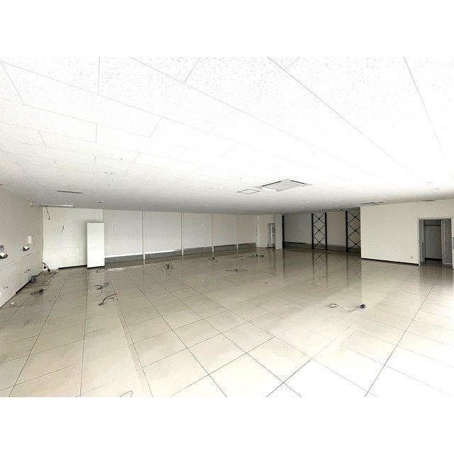 西荘本荘店舗の内装