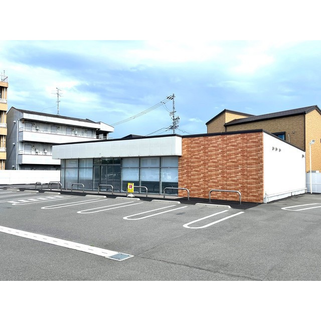 西荘本荘店舗の外観