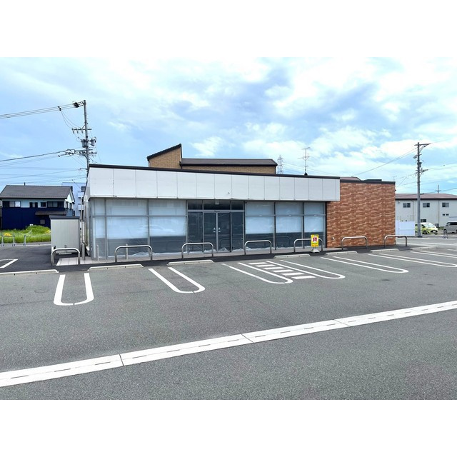 西荘本荘店舗の外観