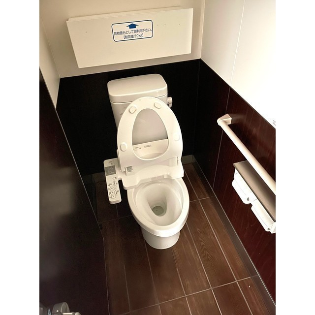 西荘本荘店舗の内装