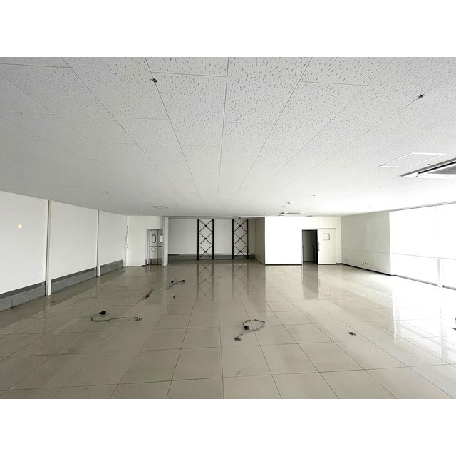 西荘本荘店舗の内装