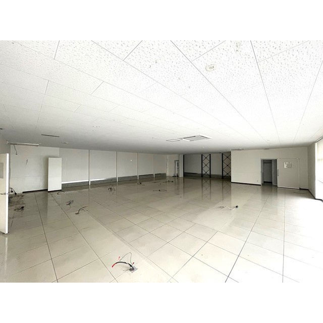 西荘本荘店舗の内装