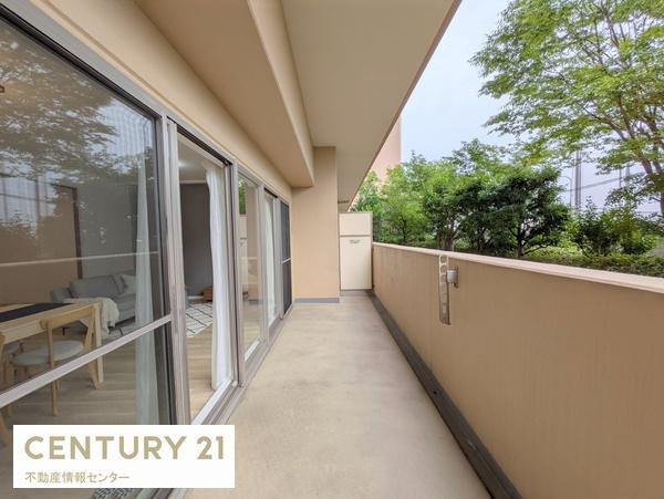 【バルコニー】 | リバーガーデンみなと通り | 広々としたバルコニースペースです！コンセントもあります！