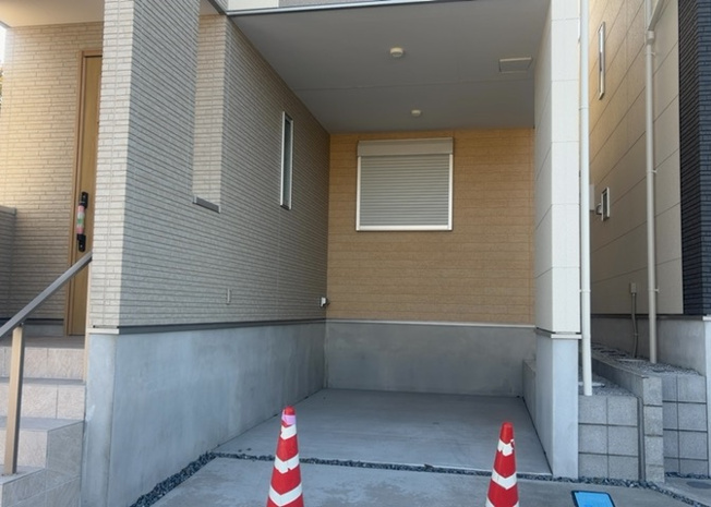 【駐車場】 | 駐車場と明記されていても、最小スペースでつくられた駐車場だと大型車は駐車できなかったり、出入りしにくくなったりする可能性があります。お車のサイズと購入したい物件の駐車場のサイズを現地で確認しましょう。