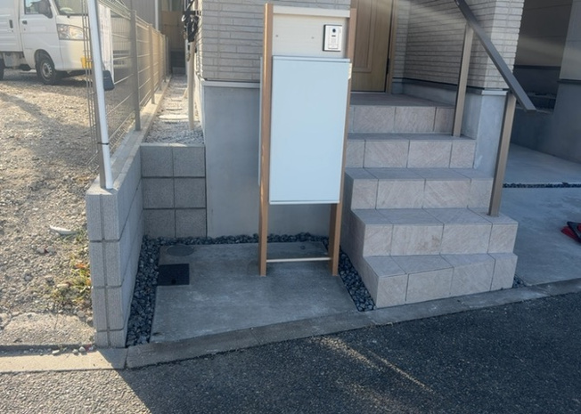 【庭】 | 庭があることでガーデニングや家庭菜園はもちろん、こどもの遊び場やペットを放して遊ぶことができます。また、家の周囲に余裕があるということです。隣地との間があれば、十分な日当たりと、風通しが確保できます。